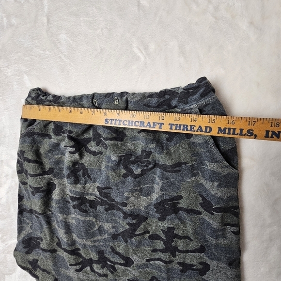 Sundry skirt womens large camo Pull On flaw No drawstring - Picture 2 of 9